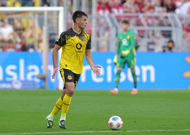 kaiyun-激活条款！DO：切尔西已正式将20岁后卫安塞尔米诺从多特召回